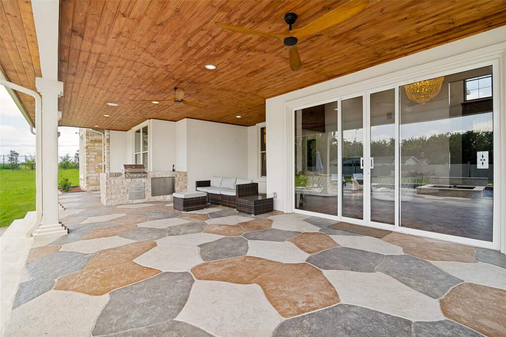 4 Bedroom Single Family Home/House's Image 34