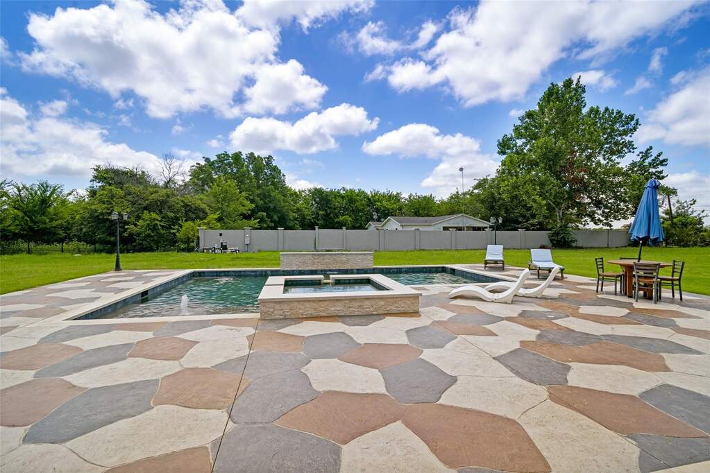 4 Bedroom Single Family Home/House's Image 35