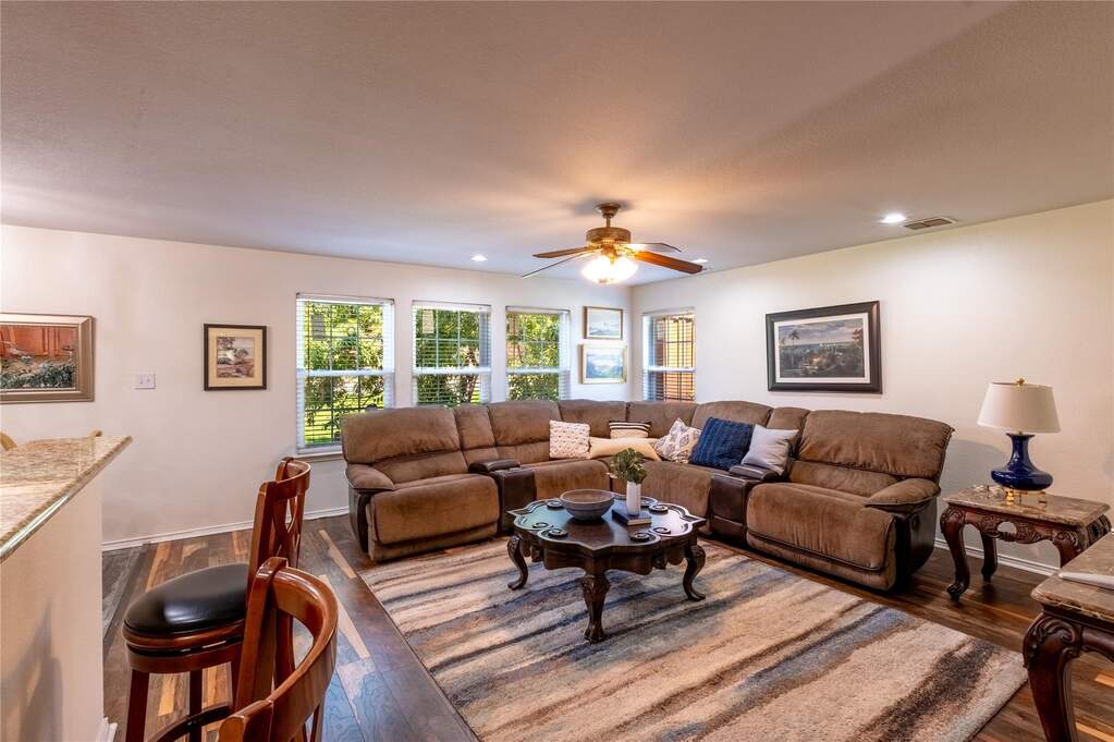 4 Bedroom Single Family Home/House's Image 3