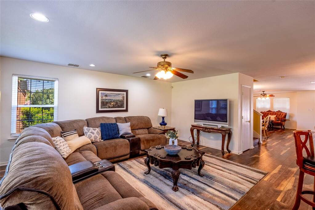 4 Bedroom Single Family Home/House's Image 4