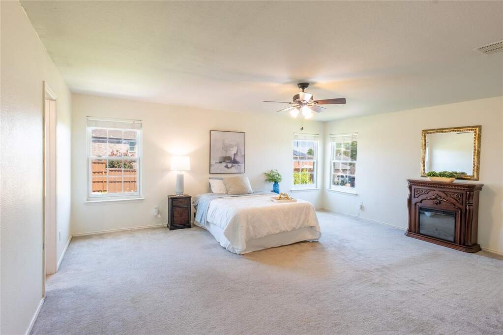4 Bedroom Single Family Home/House's Image 6
