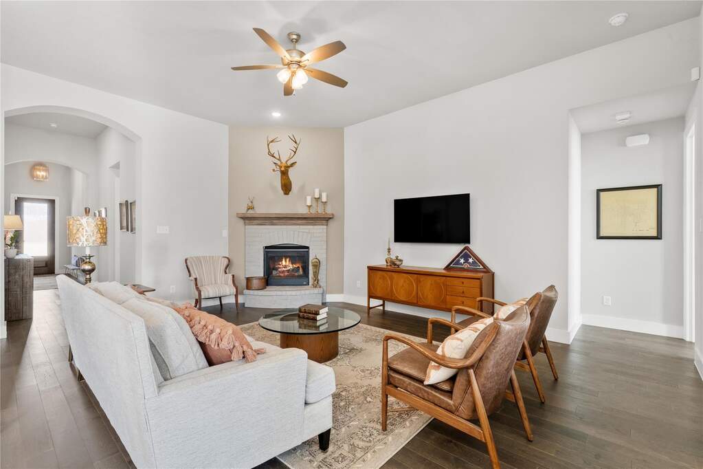 3 Bedroom Single Family Home/House's Image 9