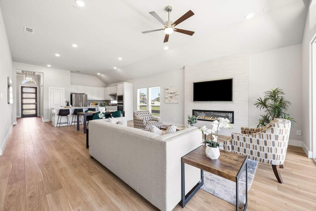 4 Bedroom Single Family Home/House's Image 8