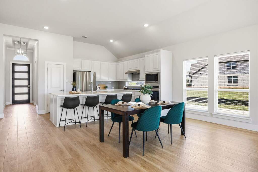 4 Bedroom Single Family Home/House's Image 4