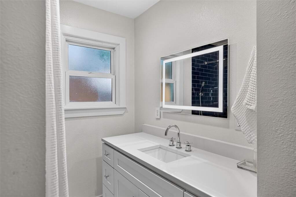 3 Bedroom Single Family Home/House's Image 24
