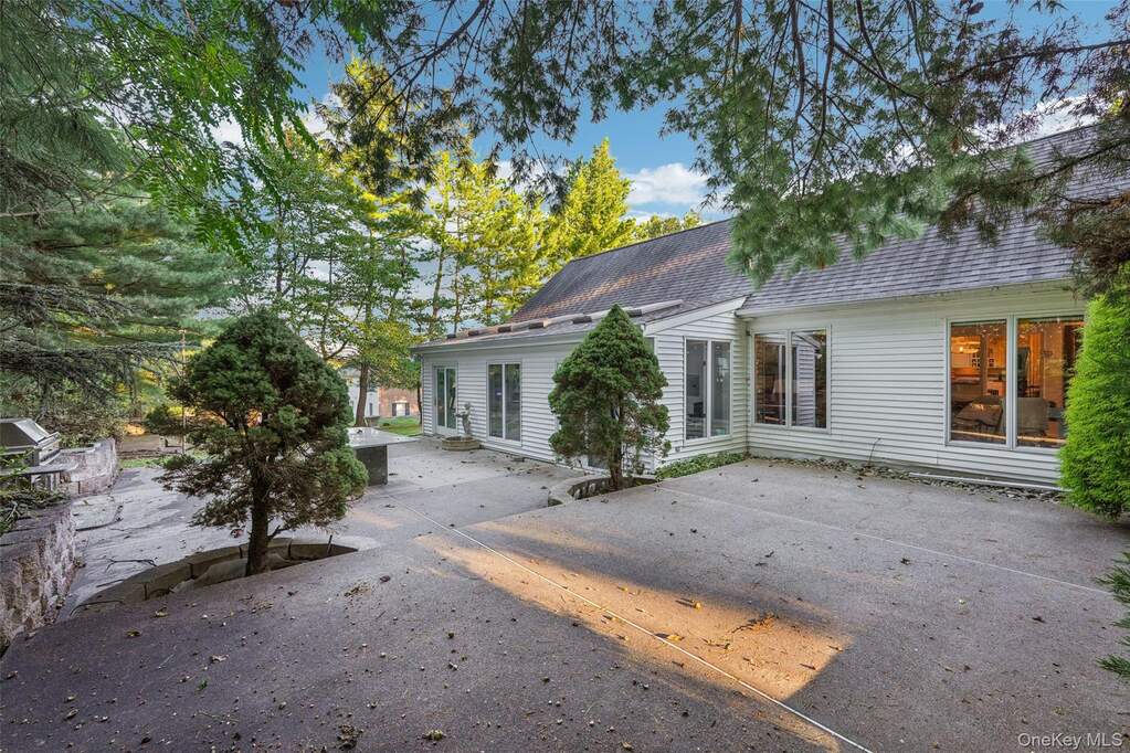 5 Bedroom Single Family Home/House's Image 37