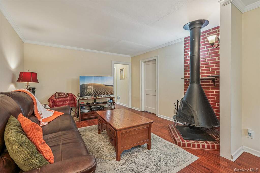 4 Bedroom Single Family Home/House's Image 3