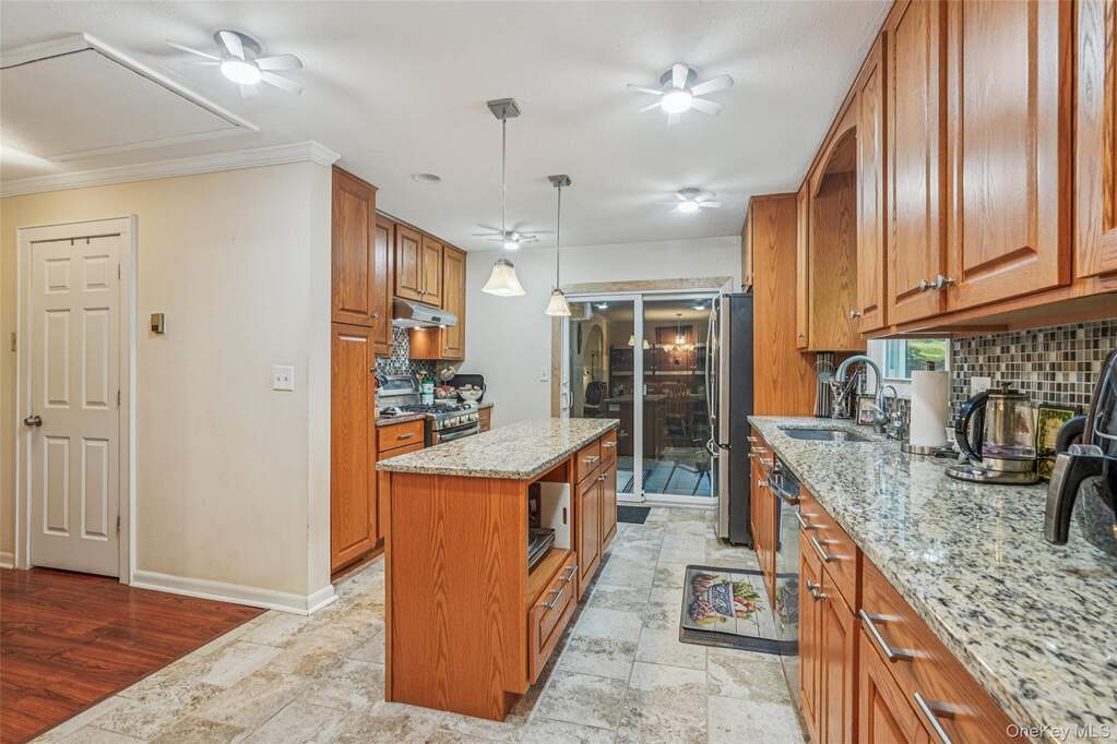4 Bedroom Single Family Home/House's Image 4