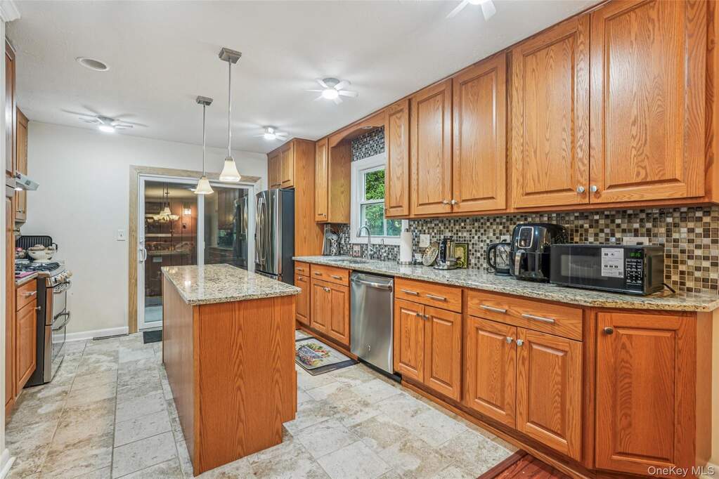 4 Bedroom Single Family Home/House's Image 5