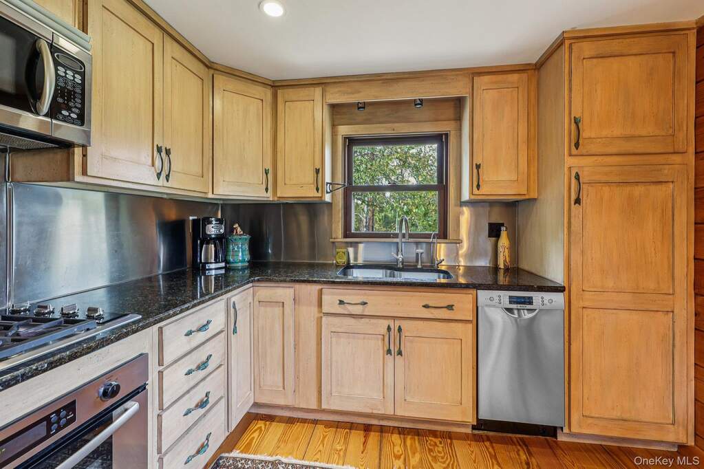3 Bedroom Single Family Home/House's Image 11