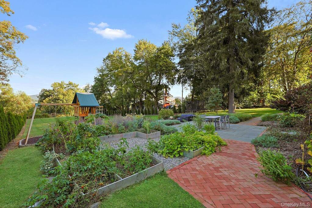 4 Bedroom Single Family Home/House's Image 33
