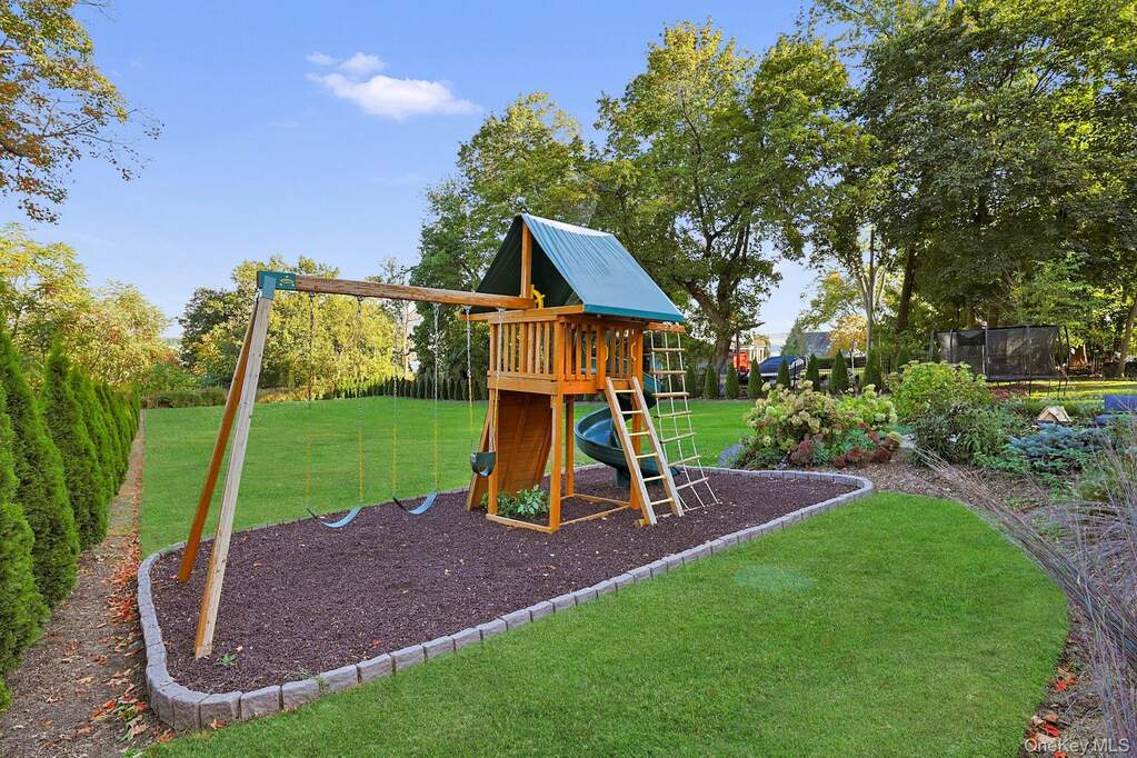4 Bedroom Single Family Home/House's Image 36