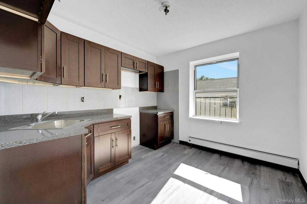 6 Bedroom Villa/Townhouse's Image 11