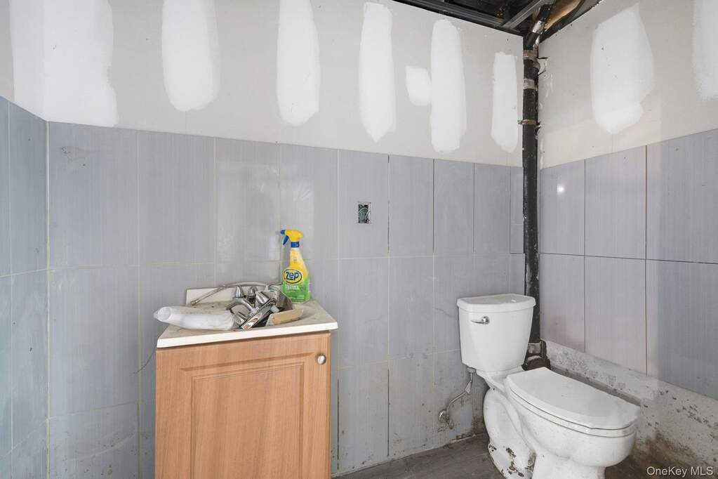 6 Bedroom Villa/Townhouse's Image 24