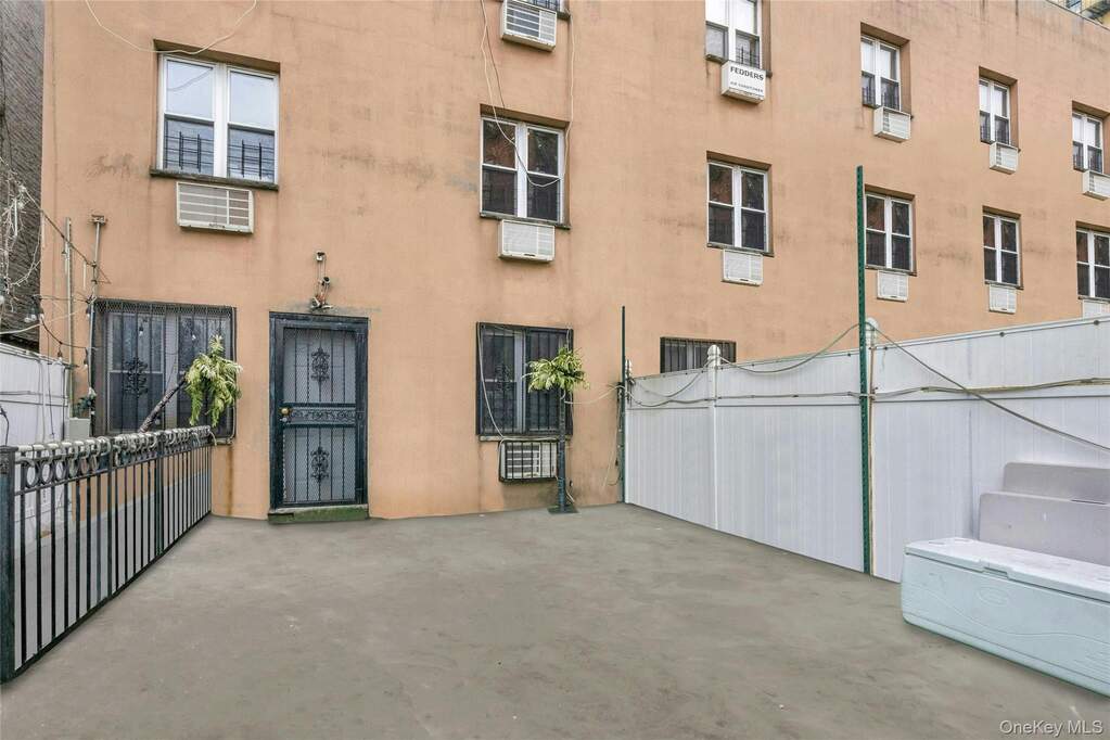 8 Bedroom Villa/Townhouse's Image 17