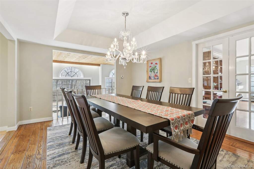 6 Bedroom Single Family Home/House's Image 15