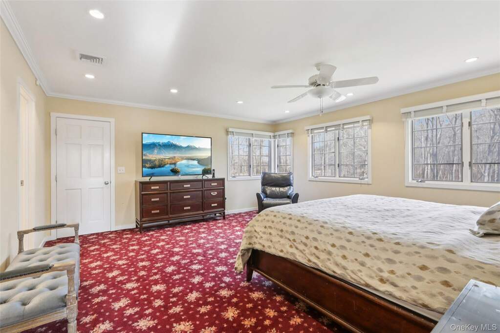 6 Bedroom Single Family Home/House's Image 30