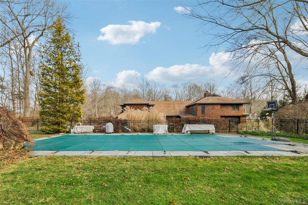 6 Bedroom Single Family Home/House's Image 36