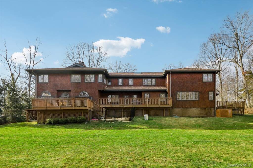 6 Bedroom Single Family Home/House's Image 40