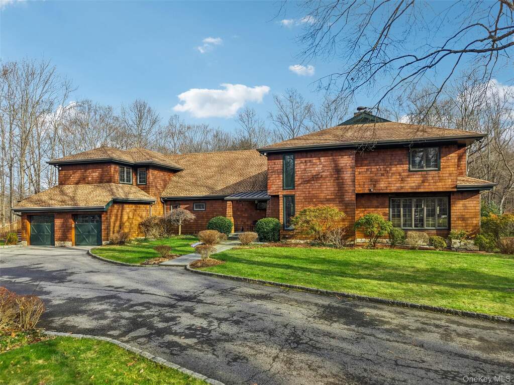 6 Bedroom Single Family Home/House's Image 41