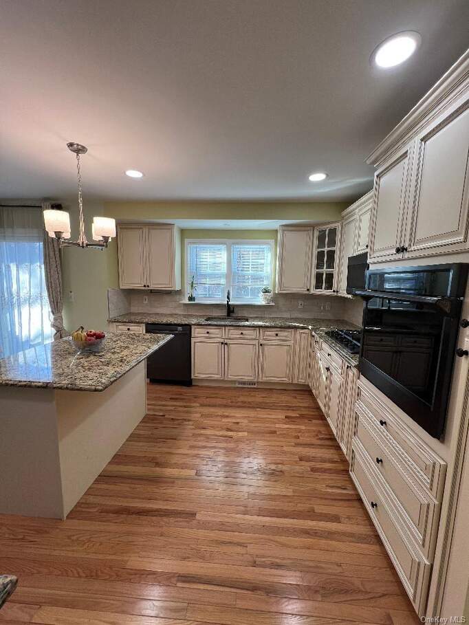 3 Bedroom Single Family Home/House's Image 3