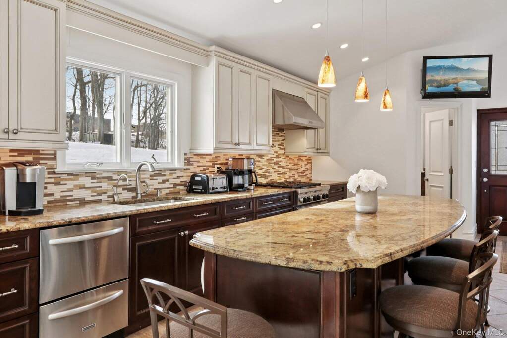 4 Bedroom Single Family Home/House's Image 13
