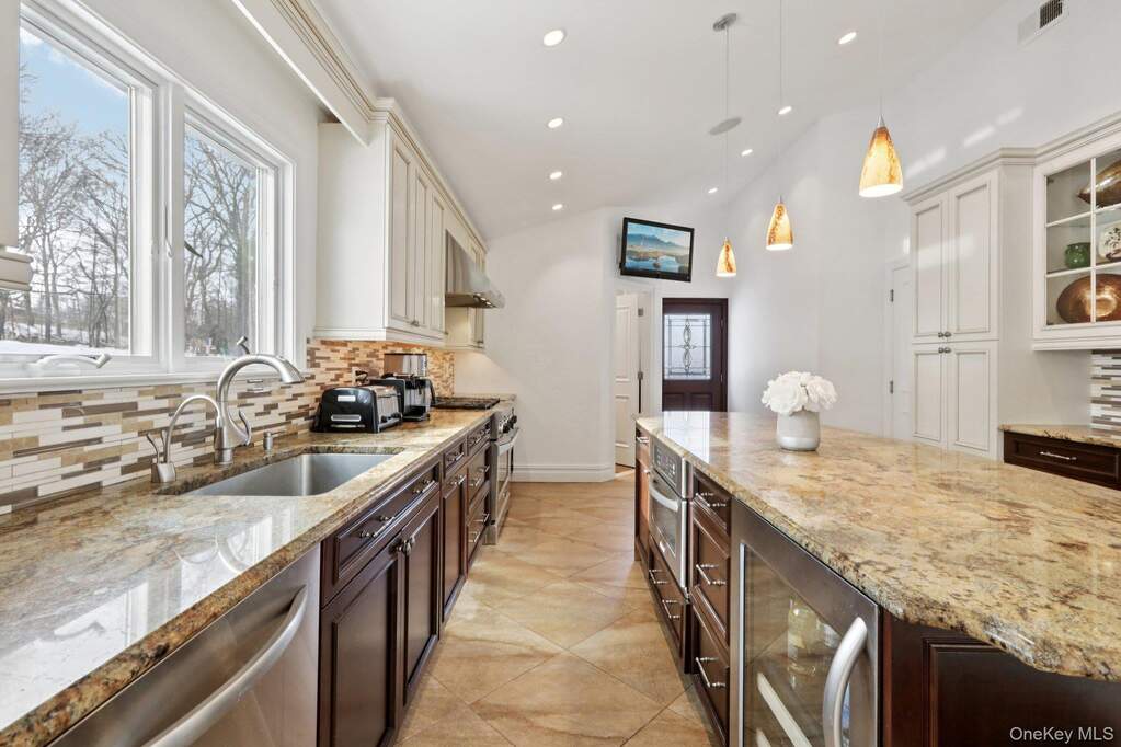 4 Bedroom Single Family Home/House's Image 14