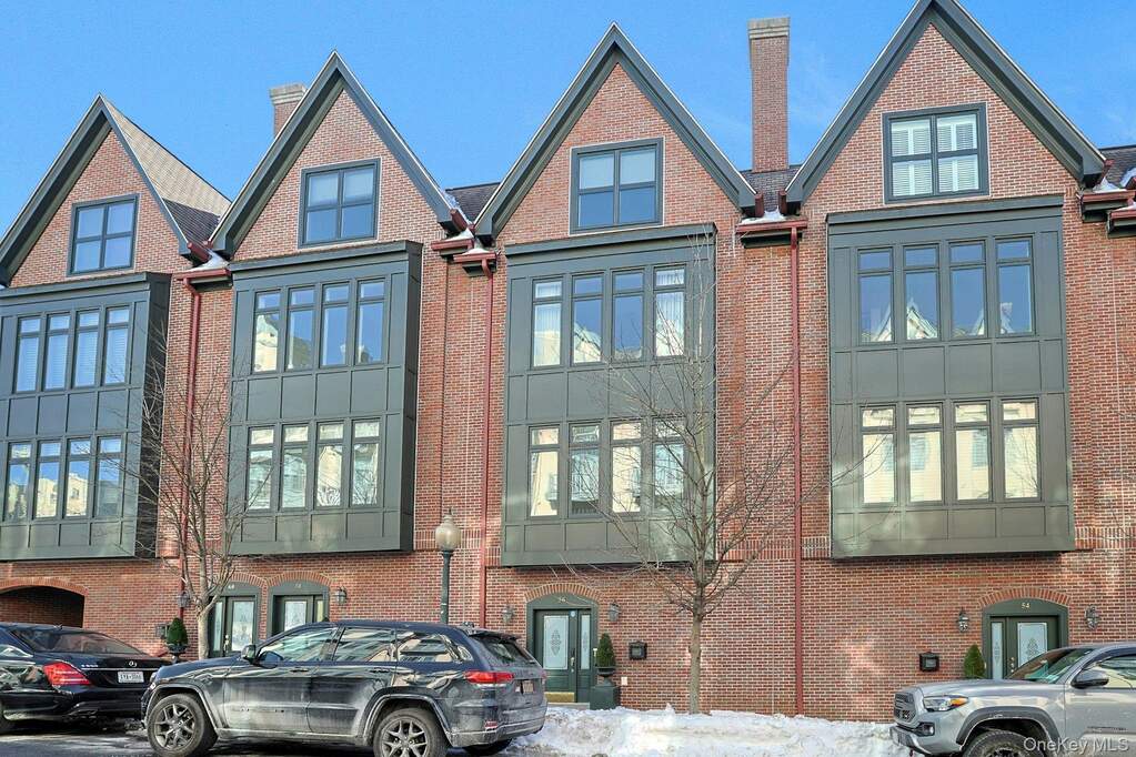 3 Bedroom Villa/Townhouse's Image 38