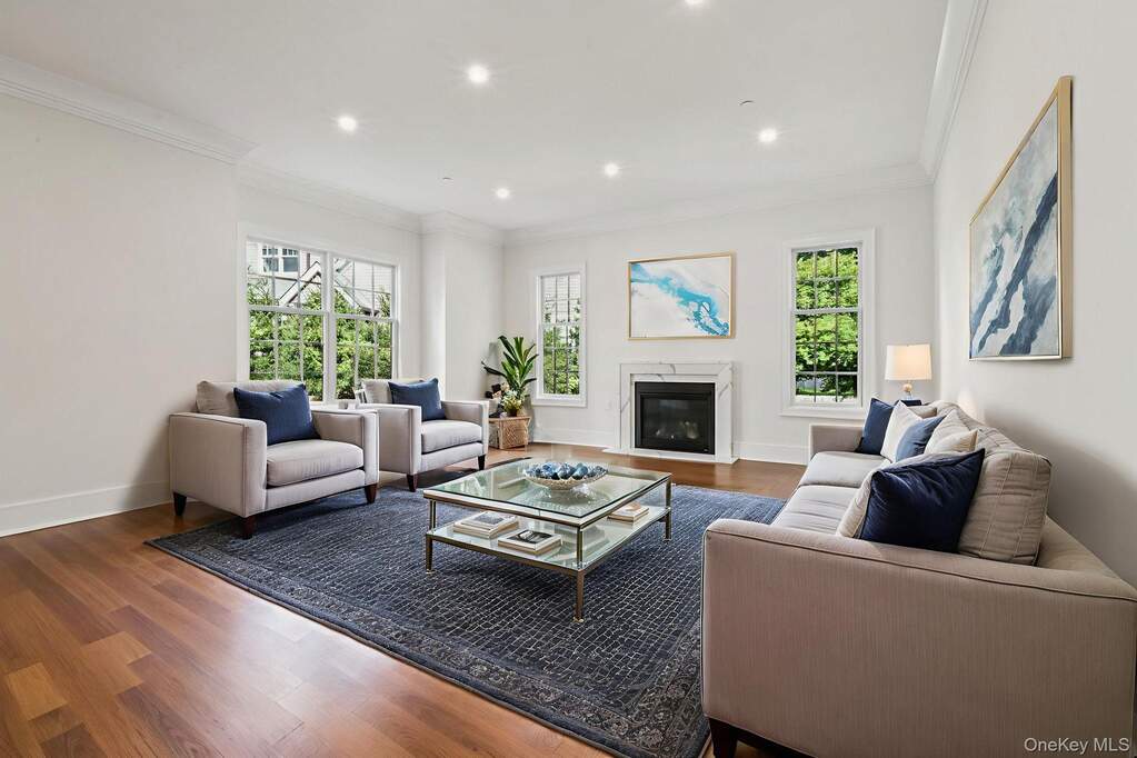 6 Bedroom Single Family Home/House's Image 10