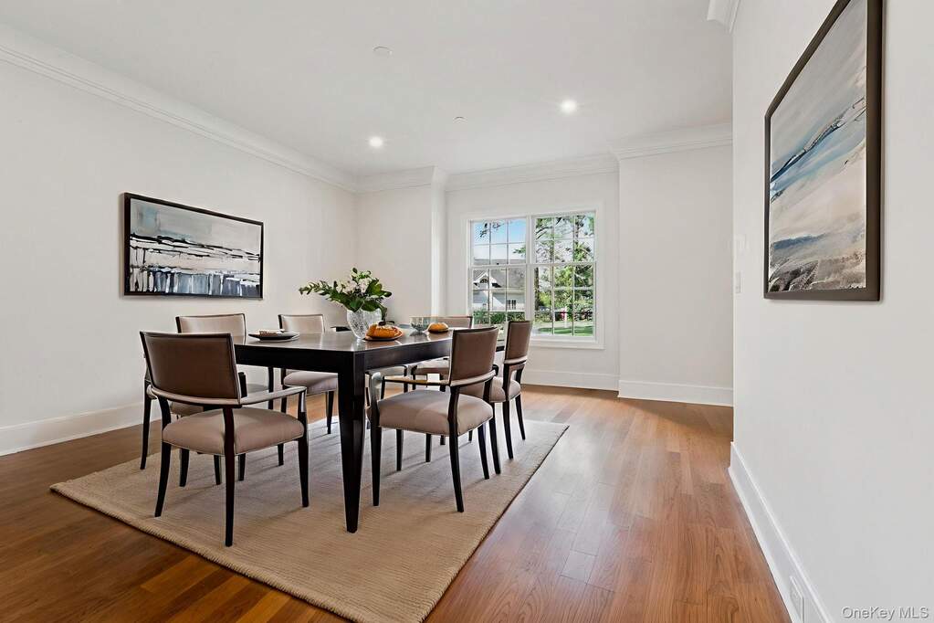 6 Bedroom Single Family Home/House's Image 12