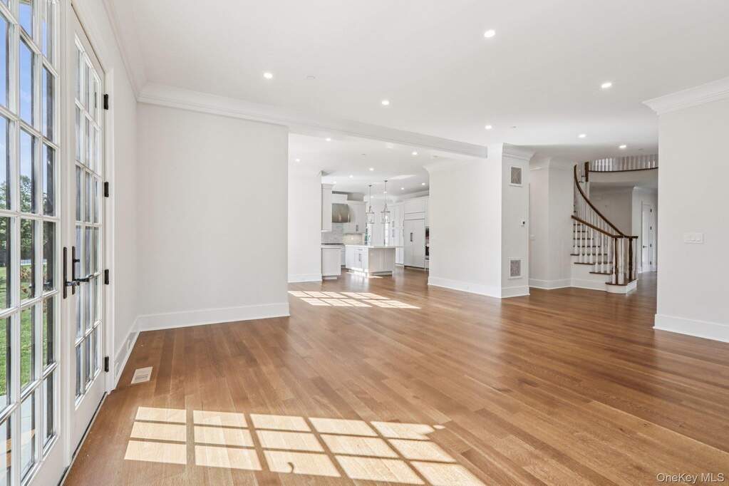 6 Bedroom Single Family Home/House's Image 13