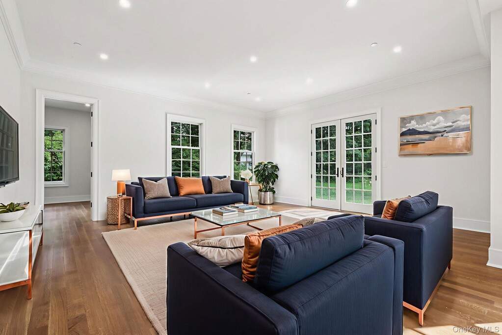 6 Bedroom Single Family Home/House's Image 14