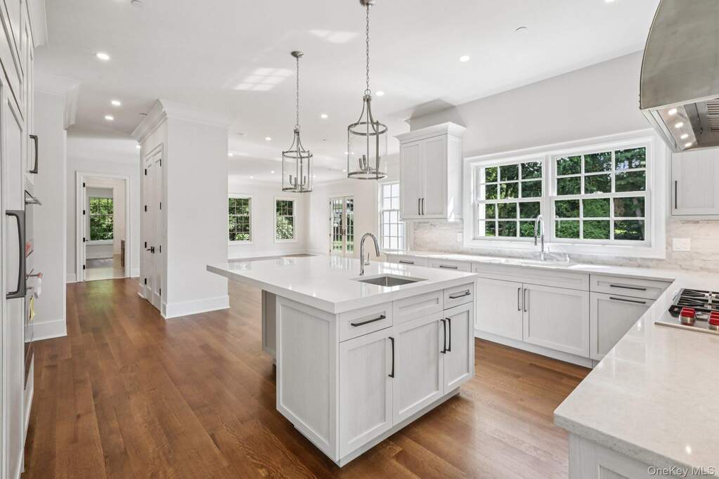 6 Bedroom Single Family Home/House's Image 17
