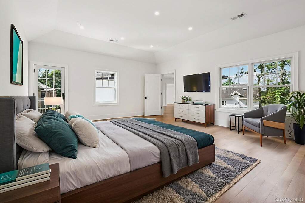 6 Bedroom Single Family Home/House's Image 20