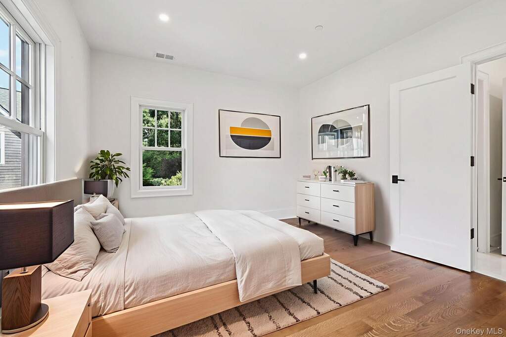 6 Bedroom Single Family Home/House's Image 28