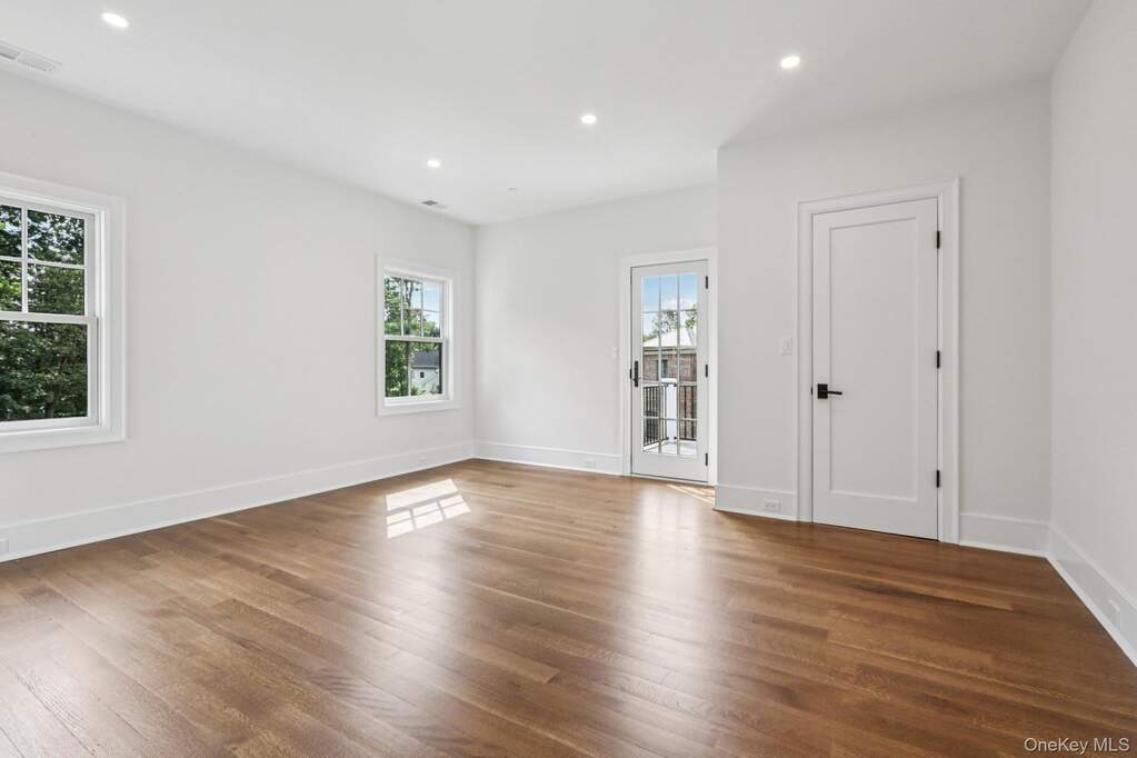 6 Bedroom Single Family Home/House's Image 34