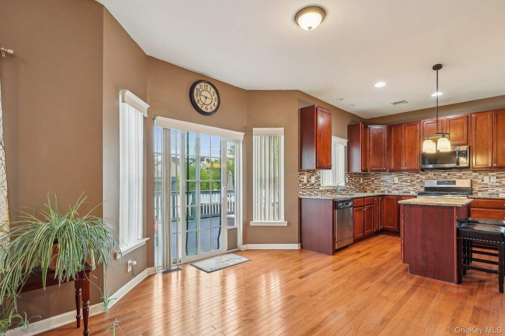 3 Bedroom Single Family Home/House's Image 4