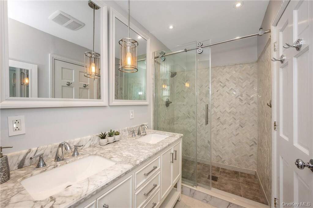 4 Bedroom Single Family Home/House's Image 15