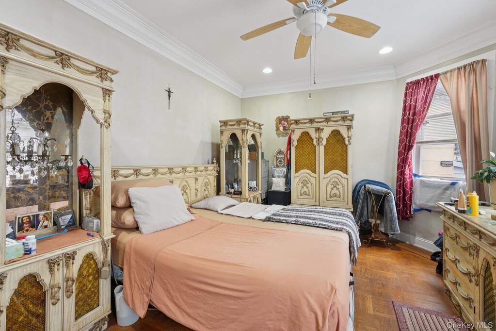 8 Bedroom Multi Unit's Image 14