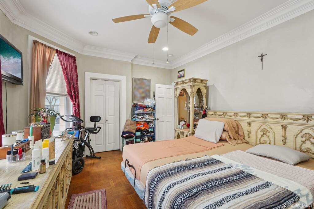 8 Bedroom Multi Unit's Image 15