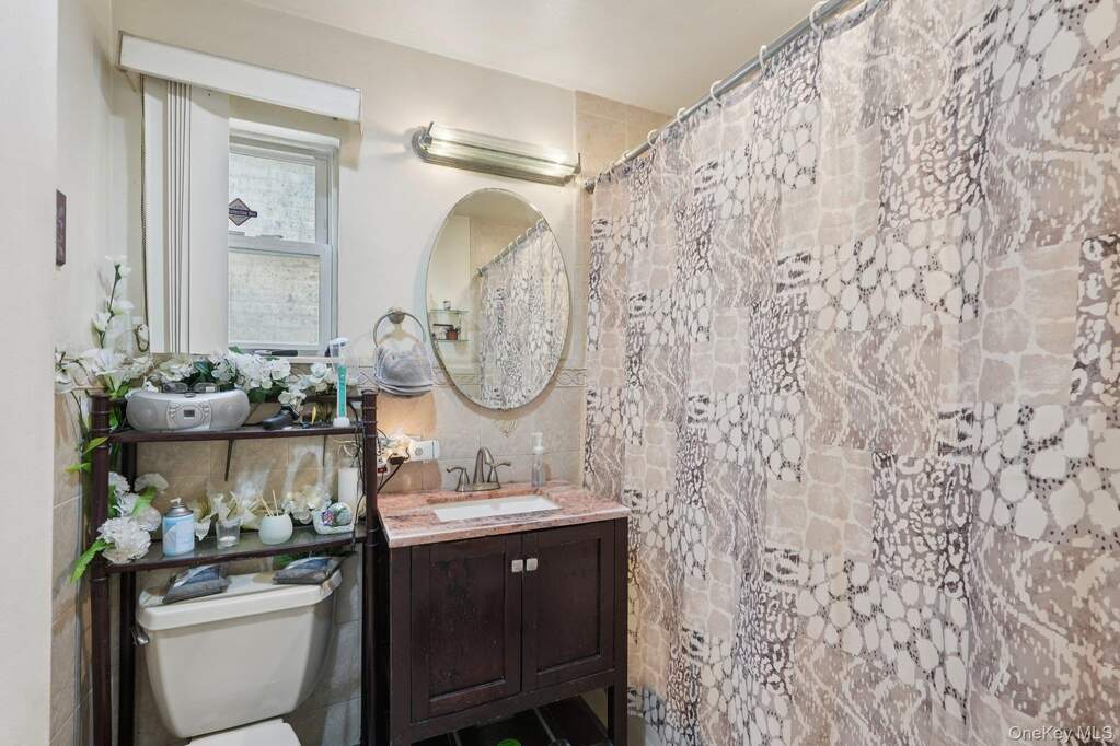 8 Bedroom Multi Unit's Image 16
