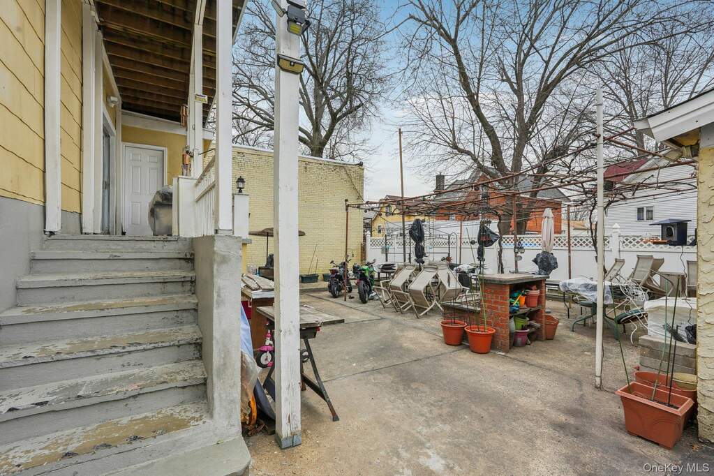 8 Bedroom Multi Unit's Image 28