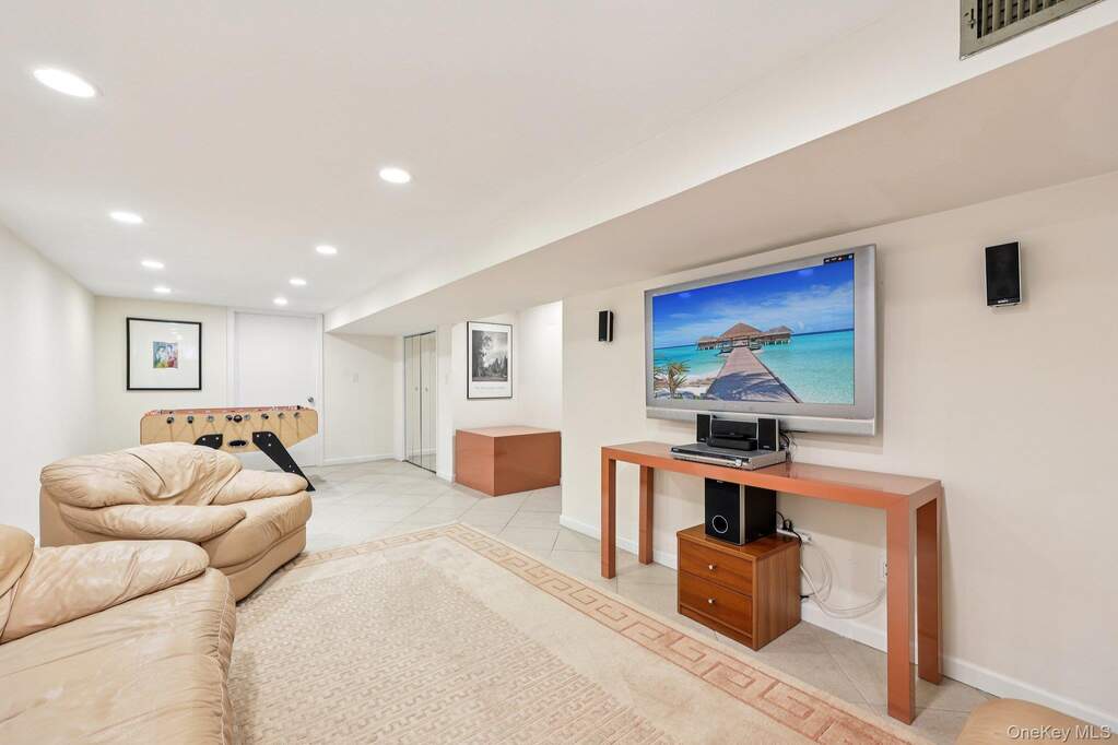 4 Bedroom Single Family Home/House's Image 19