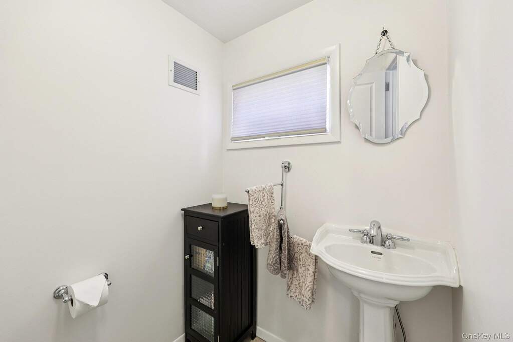 4 Bedroom Single Family Home/House's Image 22