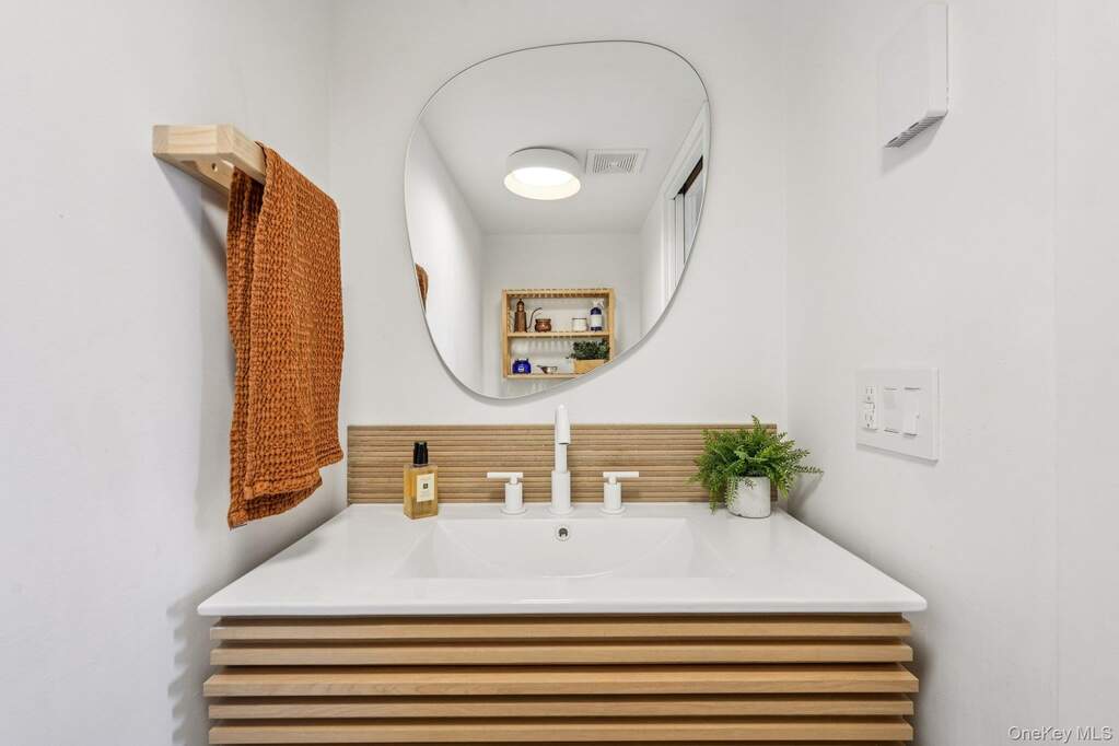 4 Bedroom Single Family Home/House's Image 13