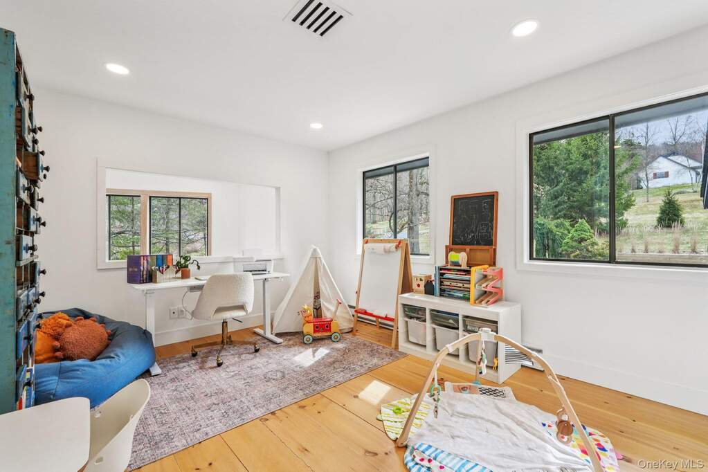 4 Bedroom Single Family Home/House's Image 18