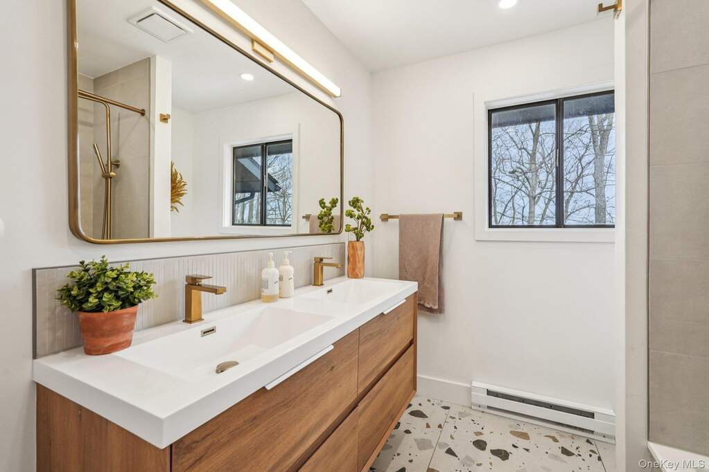 4 Bedroom Single Family Home/House's Image 23