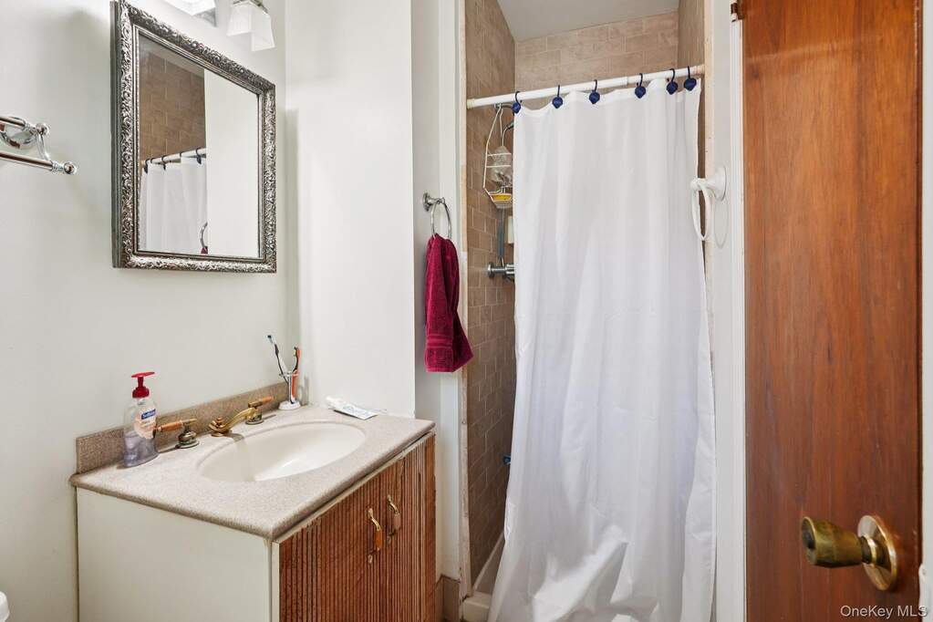 7 Bedroom Multi Unit's Image 34
