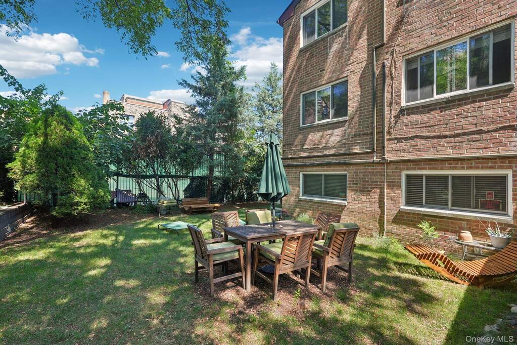 7 Bedroom Multi Unit's Image 43