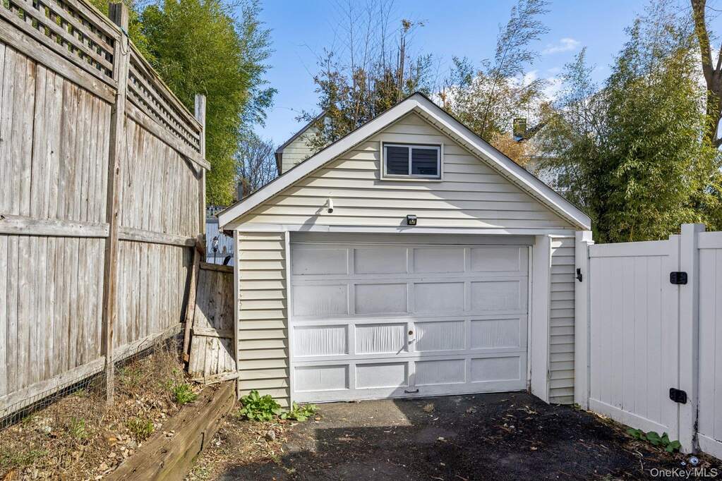 3 Bedroom Single Family Home/House's Image 12